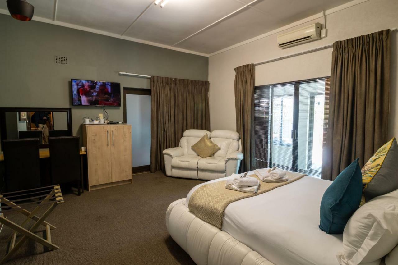 Lala Dene Lodge Bloemfontein Exterior foto